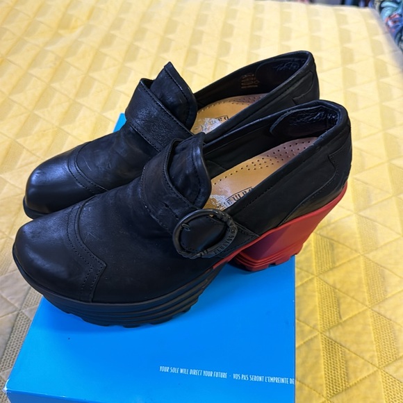 Fluevog, Mellow Buckle Shoe - Picture 9 of 11